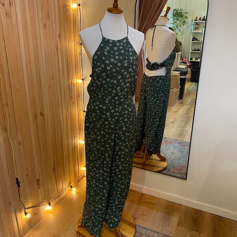 NWT Gillia Green Floral Jumpsuit Size M